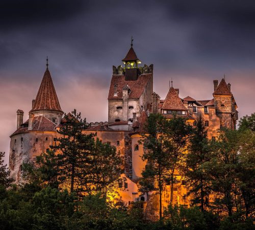 Bran_Castle_at_Night_in_Romania_Tourist_Place_Wallpapers